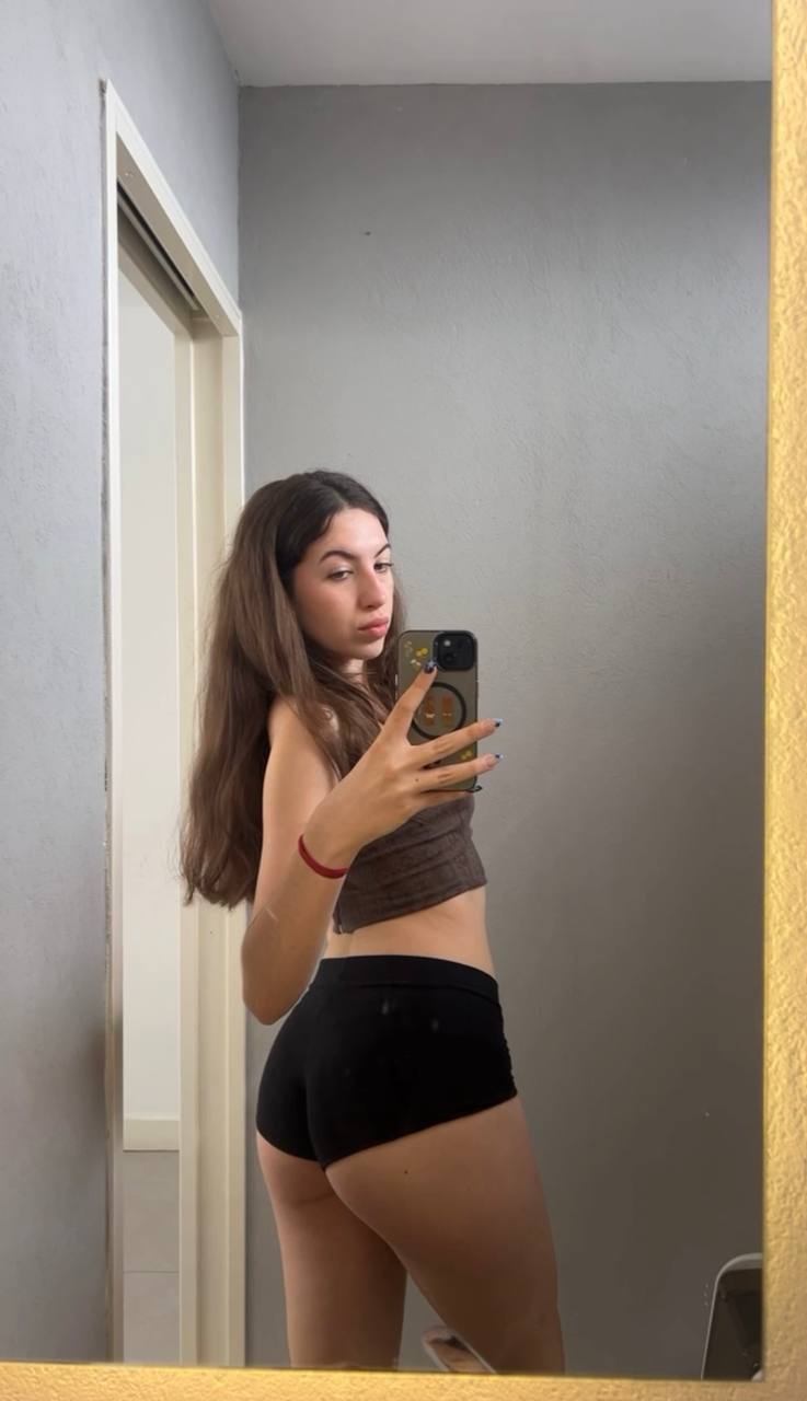 Amber in her underwear in Santa Marta