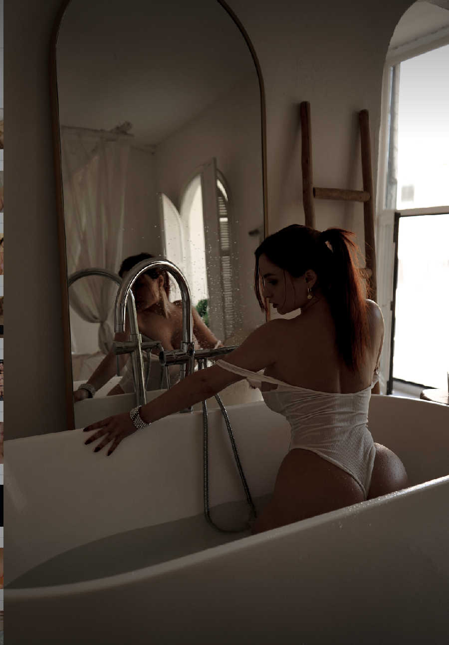 A playful frame from Miranda Faith nude — online in Santa Marta