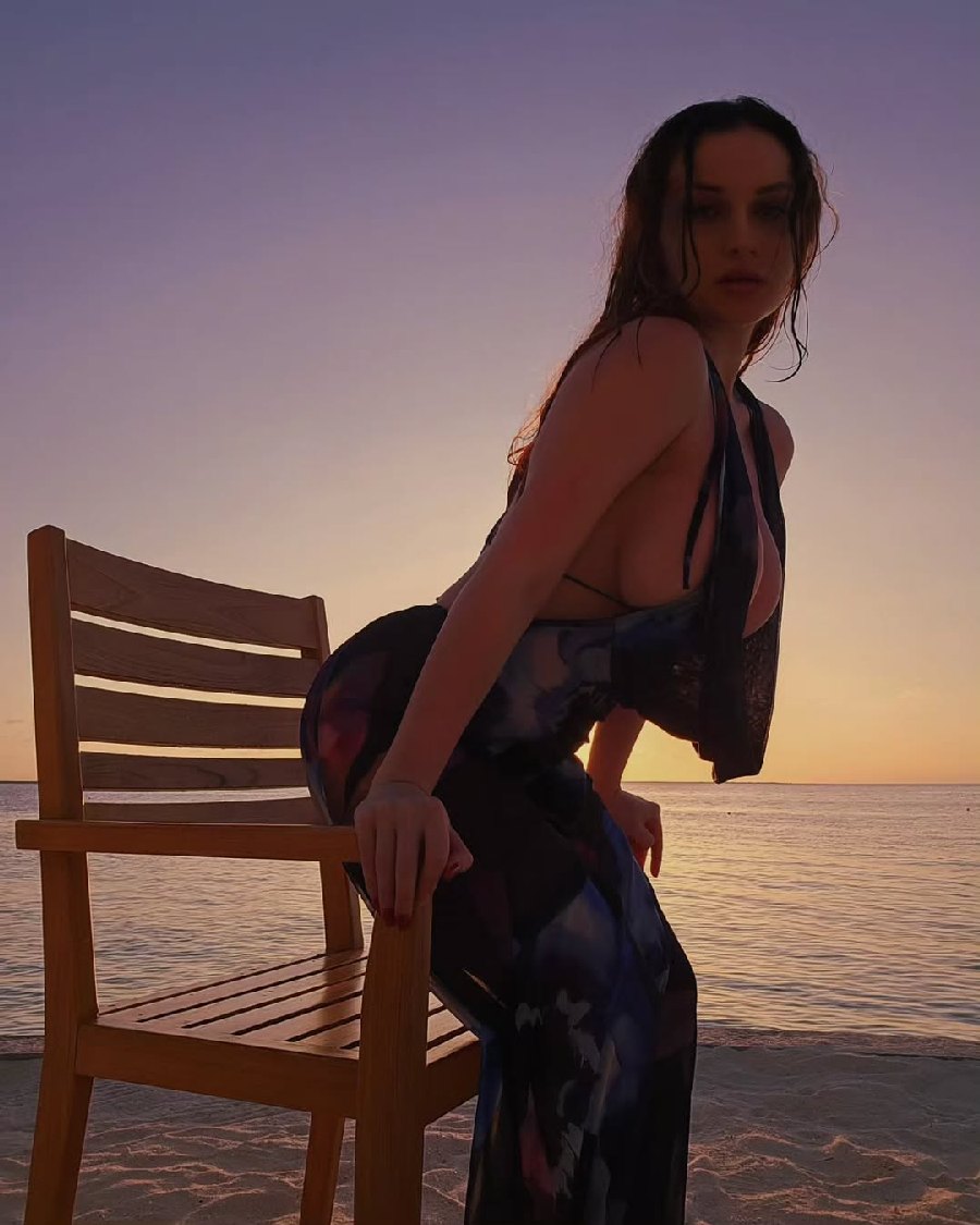 Sexy girl Miranda Faith nude in Santa Marta