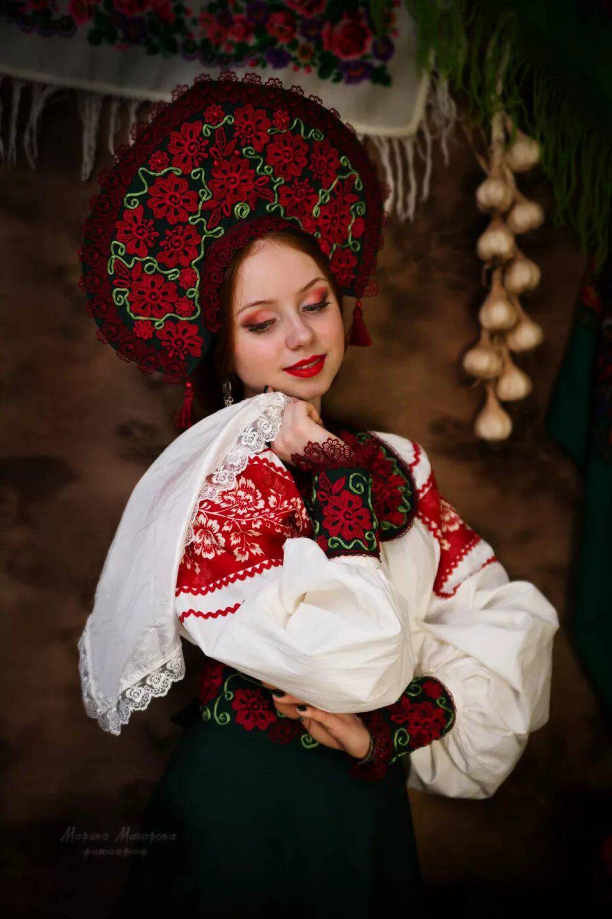 Women in Slavic costumes underwear in Santa Marta