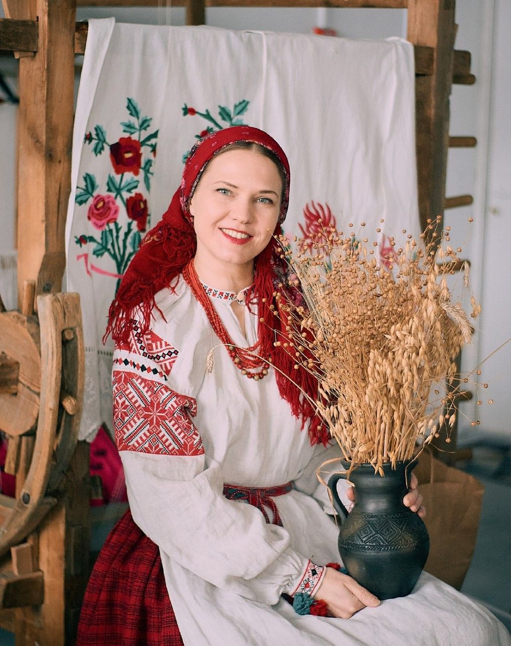 Women in Slavic costumes in Santa Marta