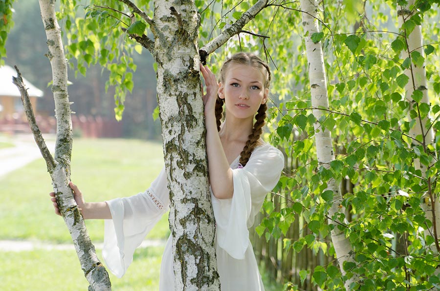 Women in Slavic costumes in Santa Marta