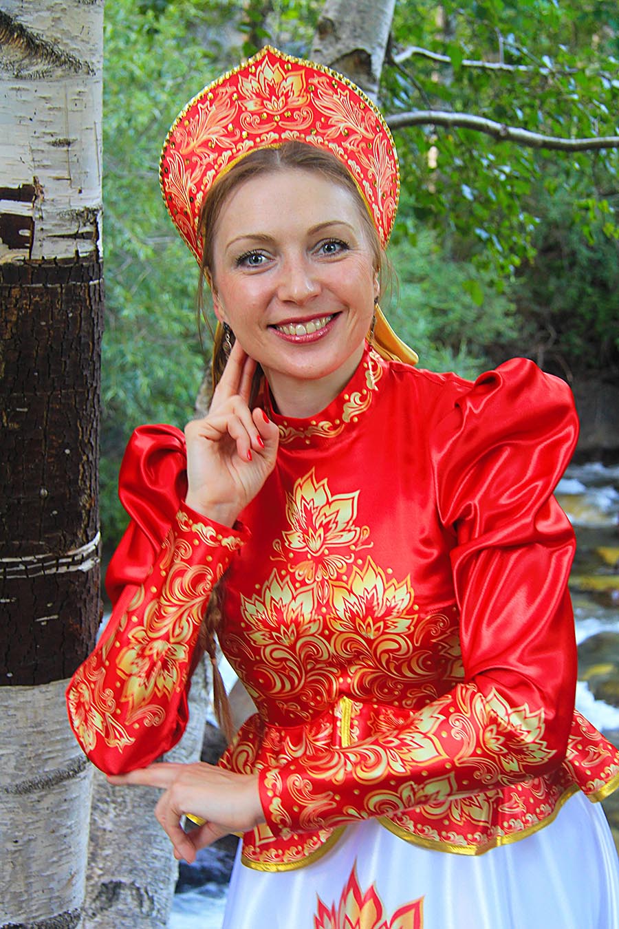 Women in Slavic costumes in Santa Marta