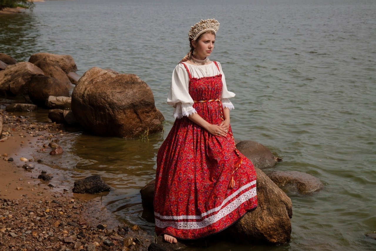 Women in Slavic costumes in Santa Marta