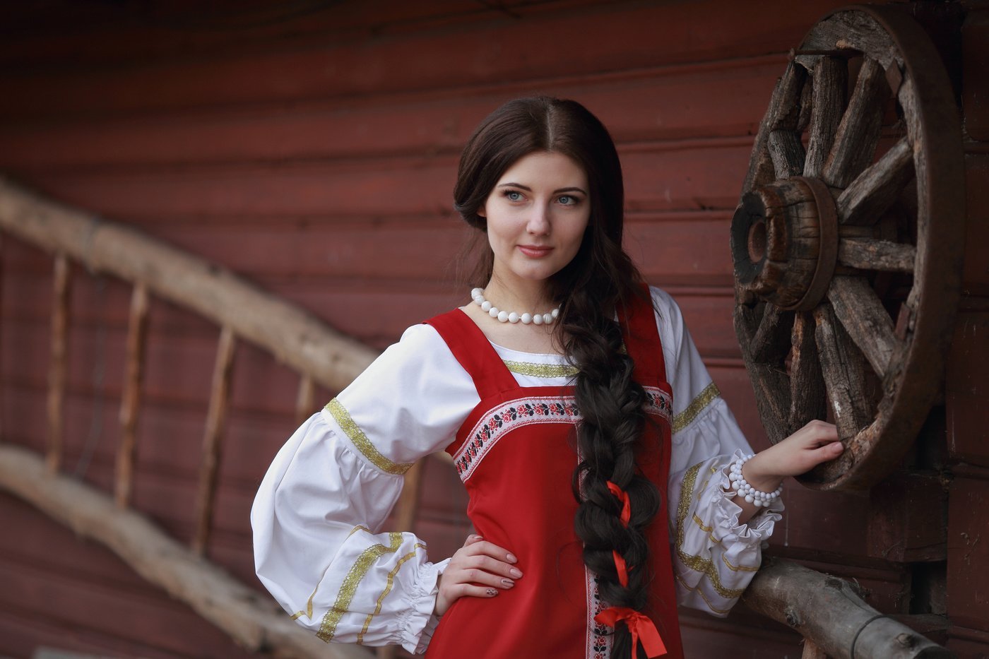 Girls in Slavic costumes in Santa Marta