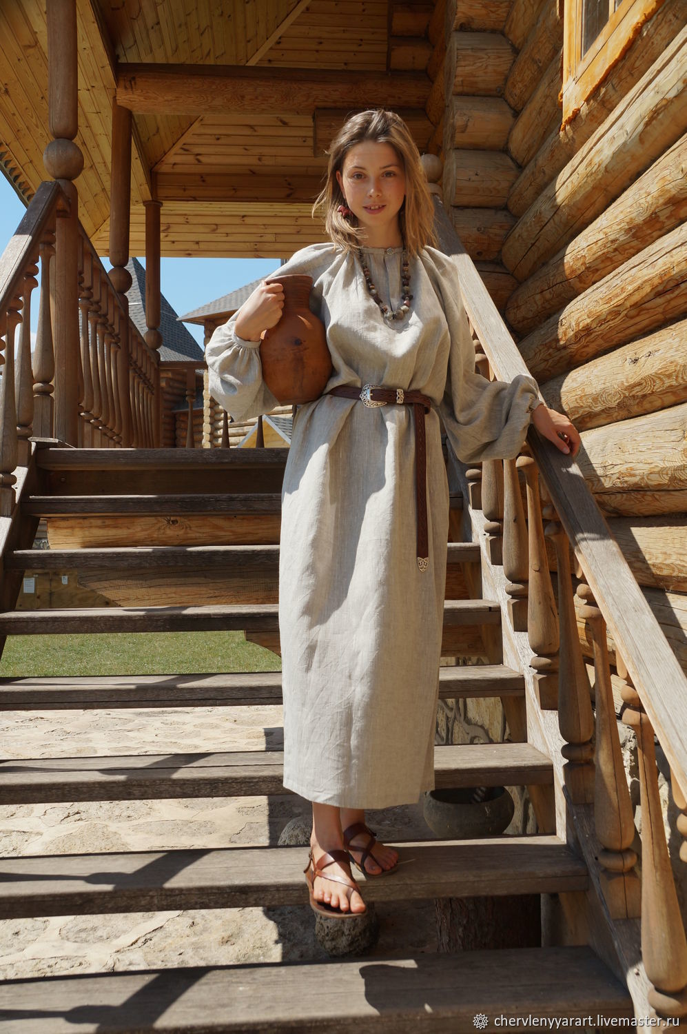 Girls in Slavic costumes in Santa Marta