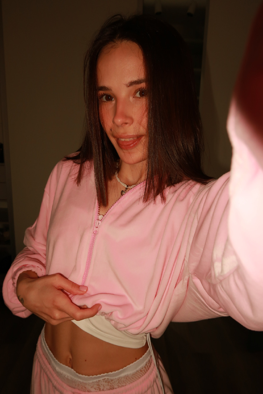 Tina brings the glow — live moments in Santa Marta